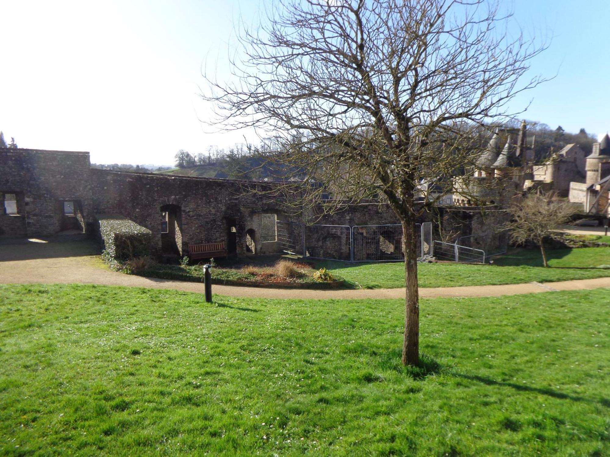 Le Relais Medieval Fougères Exteriör bild