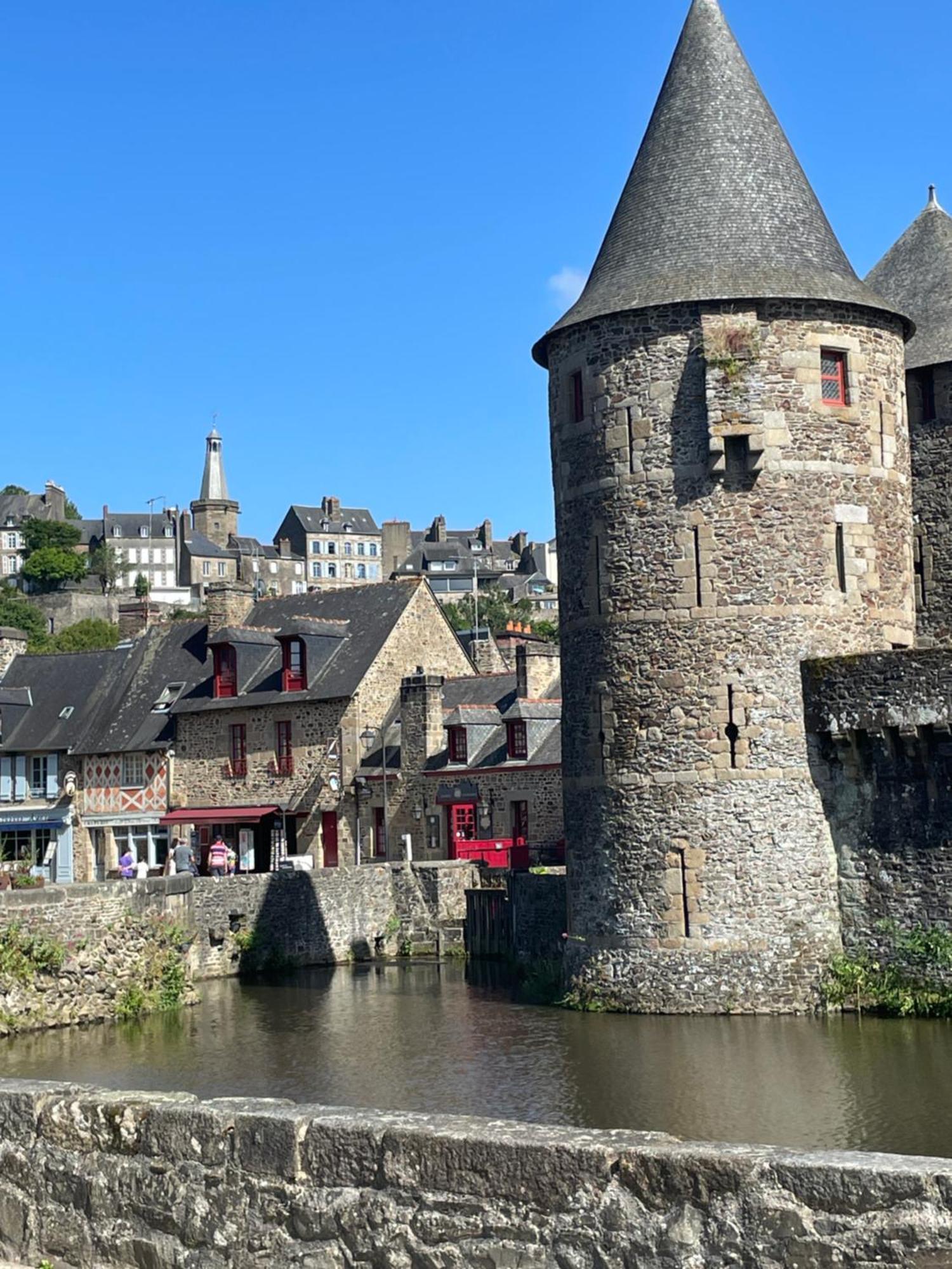 Le Relais Medieval Fougères Exteriör bild