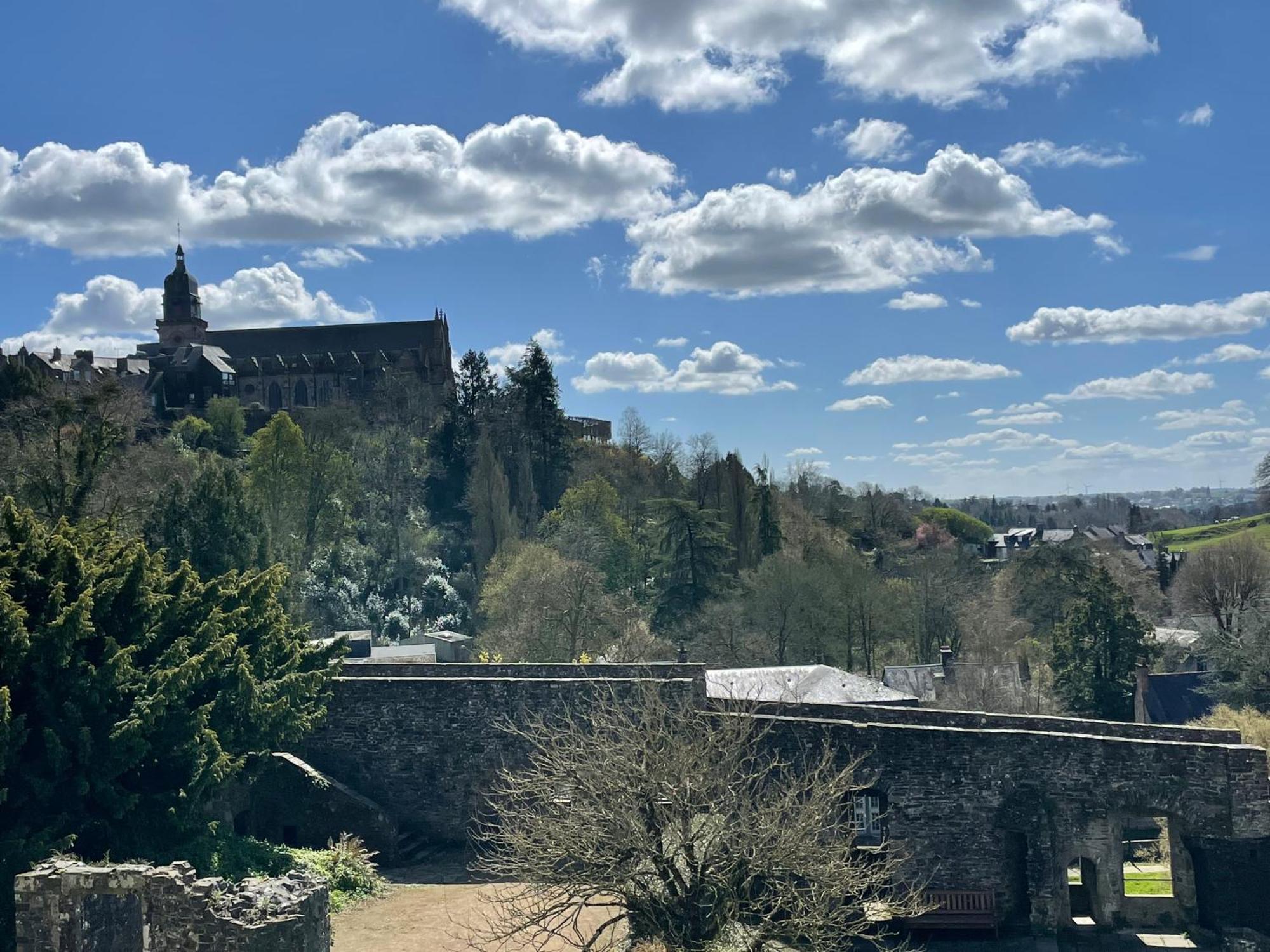 Le Relais Medieval Fougères Exteriör bild
