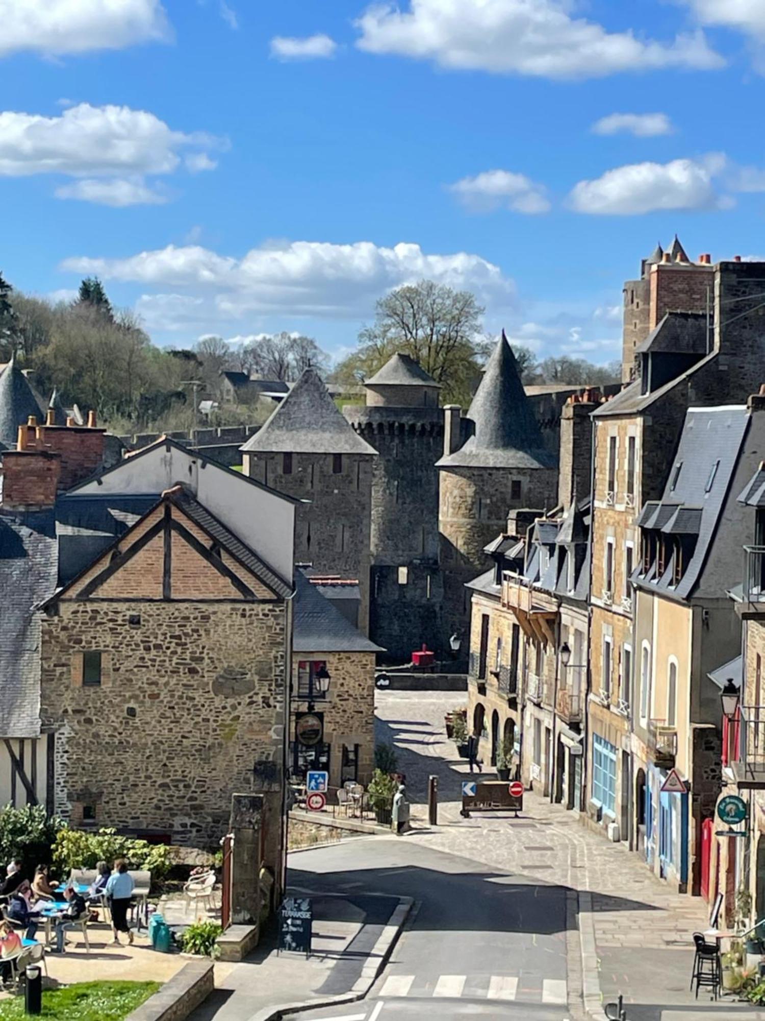 Le Relais Medieval Fougères Exteriör bild